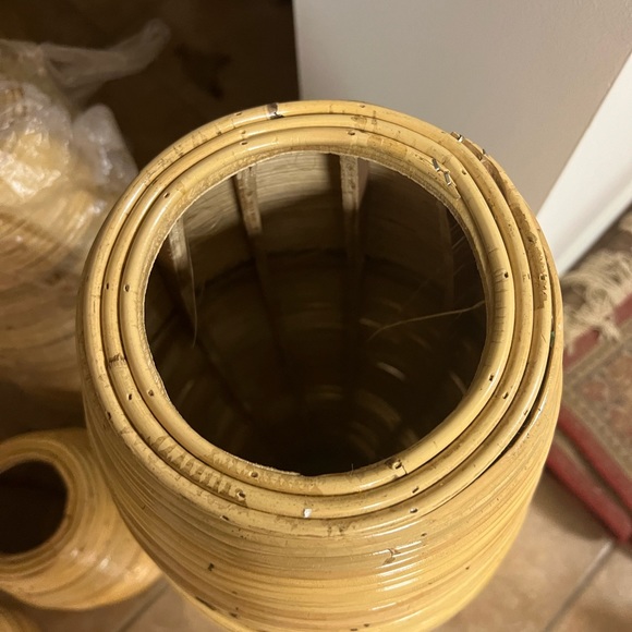 The LARGEST 31" Indonesian rattan natural vase - Picture 3 of 5